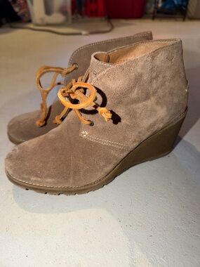 Sperry Taupe Suede Wedge Lace-Up Ankle Boots with Tan Laces
